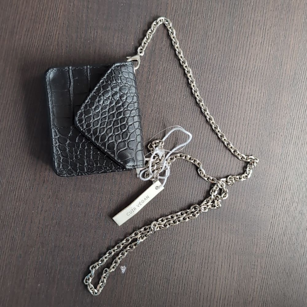 Black Vegan Croc leather chain strap wallet - Picture 3 of 8
